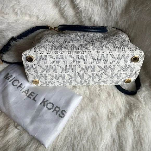 Michael Kors Cindy Medium Dome Satchel - Picture 4 of 10